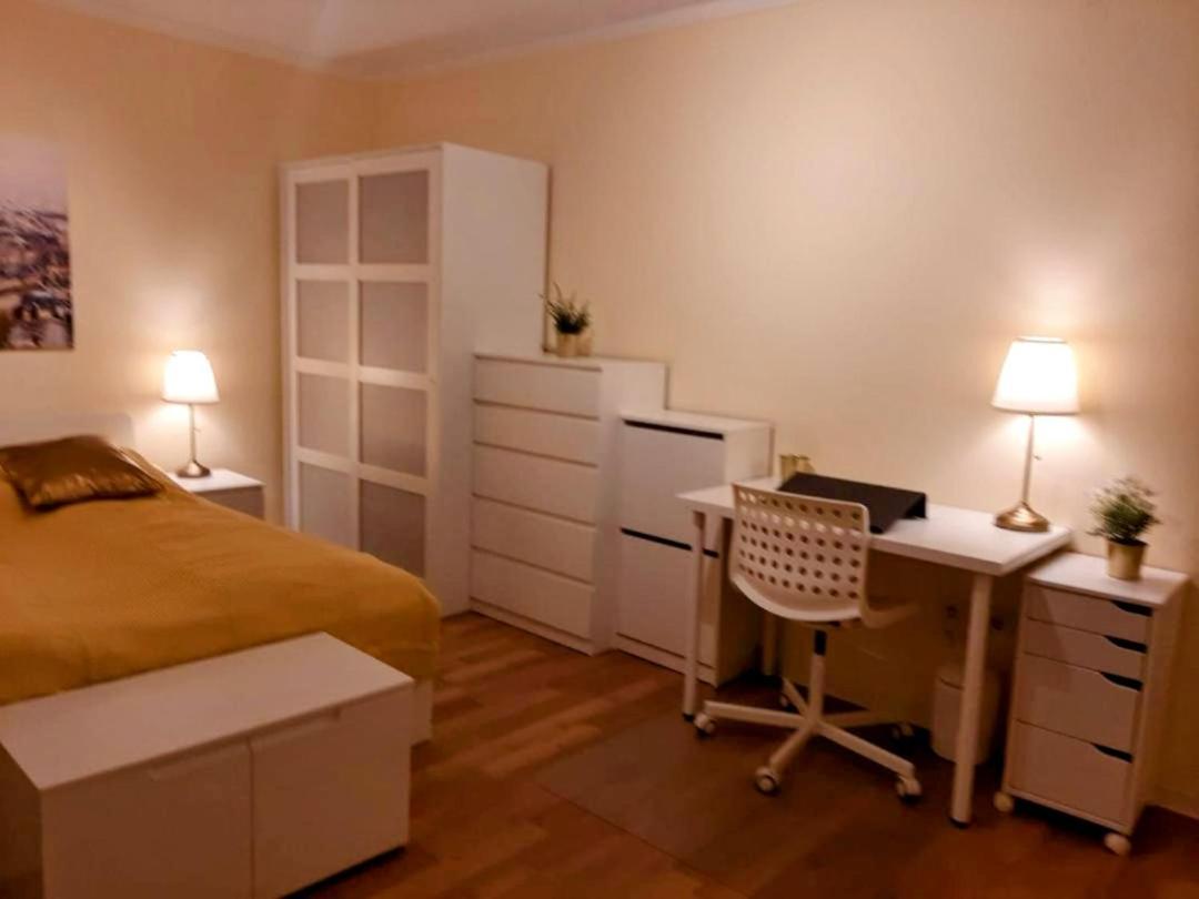 Apartment Schoene Mit Balkon Und Garten